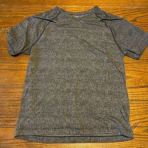 Lululemon T Shirt size Medium.